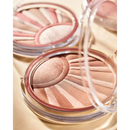 essence Compact Poeder Kissed By The Light Verhelderend 02, 10 g