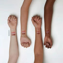 essence cosmetics Brillant à lèvres JUICY BOMB brillant à lèvres brillant Crazy Cherry 04, 10 ml