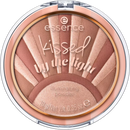 essence Compact Poeder Kissed By The Light Verhelderend 02, 10 g